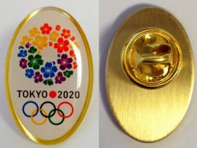 舛添の個人演説会に来場した有権者に、時価３０００円相当の東京五輪の特製バッジを配っていた【選挙違反】