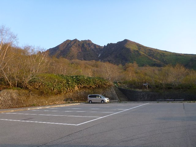 駐車場と朝日岳