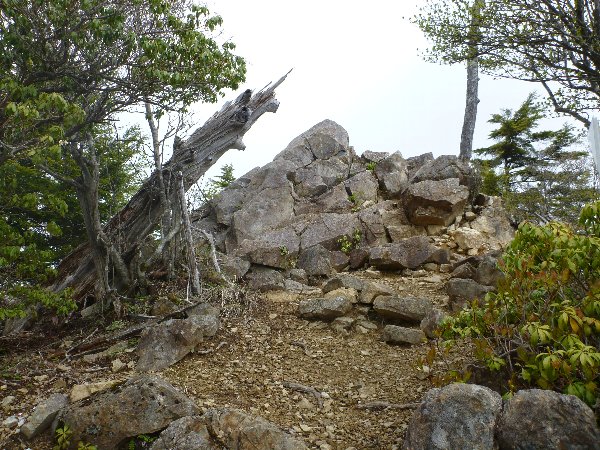 山頂手前の展望岩