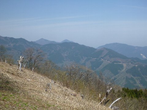 大持山と武甲山