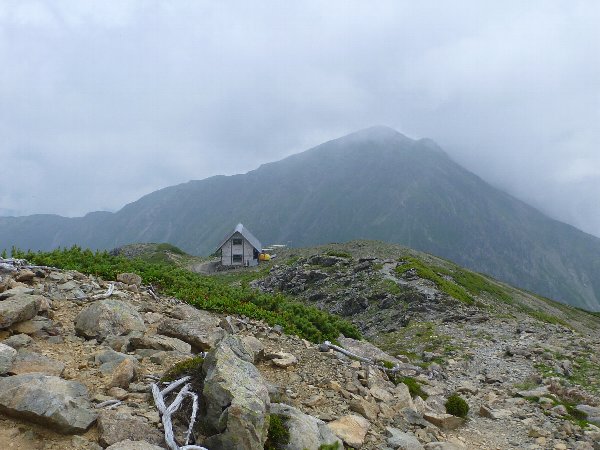 中岳避難小屋と悪沢岳