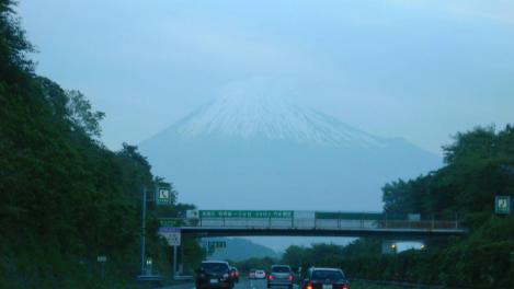 東名や第二東名が渋滞だろうが富士山は威風堂々と見えたのでデジショットでどうだ