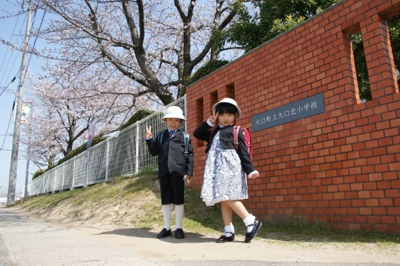 桜満開 入学式の前撮り。でた!?奇跡の一枚！ - 大口町の便利な電気屋さん♪