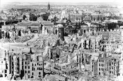 空襲後のドレスデン