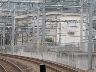 大崎支線と同一高さになる地点。急カーブのため大崎駅のホームは見えない。