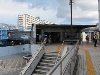 星川駅の仮駅舎（南口）