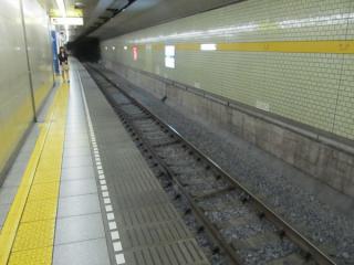 千川駅のA線の軌道は移設に備えてバラスト軌道化された。