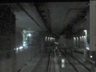 小竹向原駅側の連絡線合流地点。既設トンネルの側壁が撤去され、新設トンネルが見えるようになった。