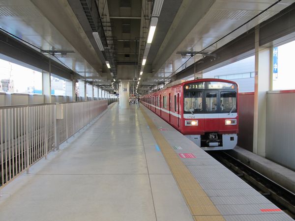 本線ホームの停止位置が変更された京急蒲田駅上り線ホーム
