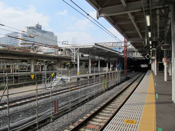 9番線から見た7・8番線ホームの横浜寄り。ホーム先端の位置は改築前よりも後退した。