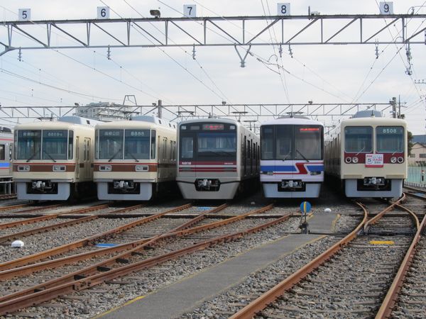 新京成電鉄の全形式が揃った車両展示