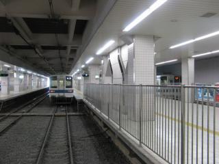 柏駅は頭端式ホームとなっており、船橋方面・大宮方面が同一平面上で乗り換えできる。