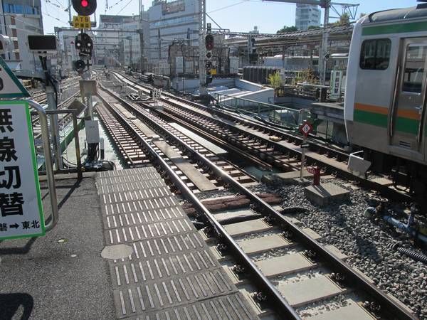 上野駅6～9番線東京寄りではTC型省力化軌道への更新・レールの60kg化などが継続中