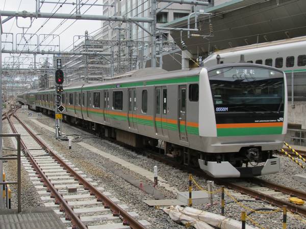 東京駅に到着するE233系上野東京ライン試運転列車