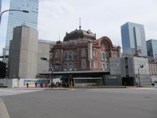 足場が取り外され、全体が見えるようになった東京駅丸の内赤レンガ駅舎。