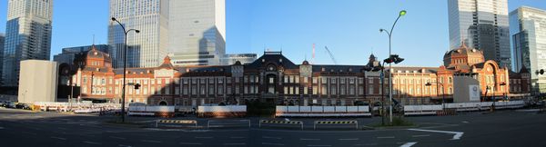 復原工事が完了した東京駅丸の内赤レンガ駅舎の全景