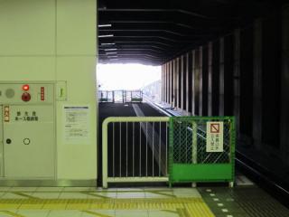 ホーム延長工事が完了した日吉駅の横浜方。