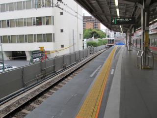 上り線ホーム渋谷方の拡幅後（4月30日）。