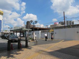 駅前ロータリーから浦和駅西口を見る。前回残っていた駅舎は完全に取り壊され、姿を消した。