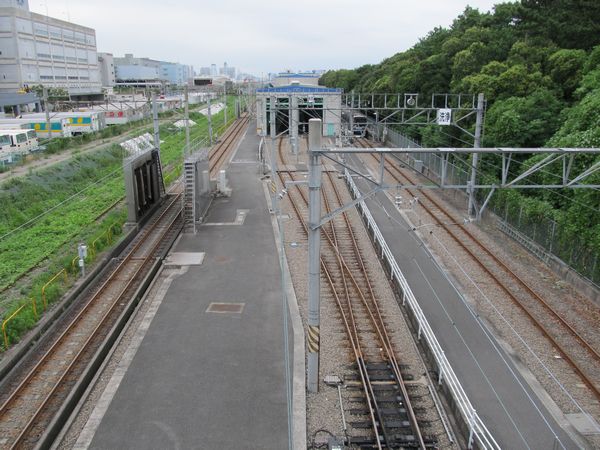 東京貨物ターミナル駅東端にあるりんかい線八潮車両基地。